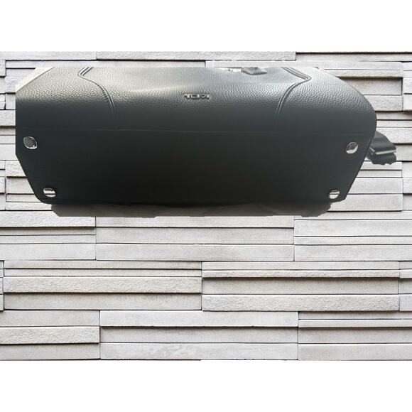 New Tumi Solid Black Briefcase / Commuter Bag - Picture 4 of 7